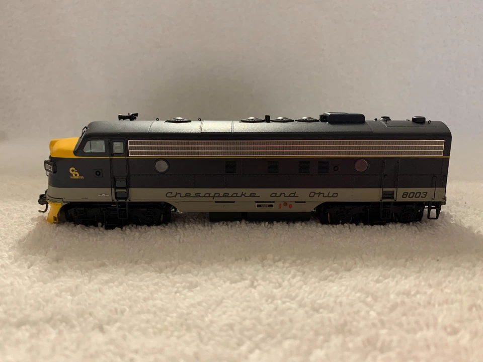 Intermountain HO Scale C & O EMD FP7/F7B Diesel Locomotive Set DC Tested - Image 2 of 4