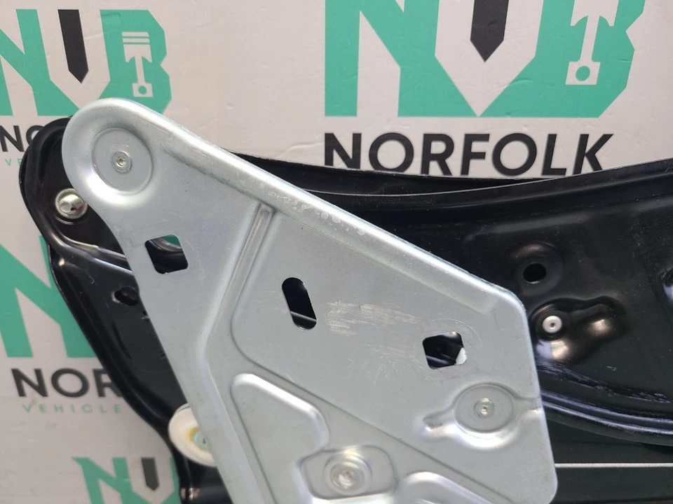 Mercedes C238 E-class Window Regulator Rear Right - Image 2 of 4