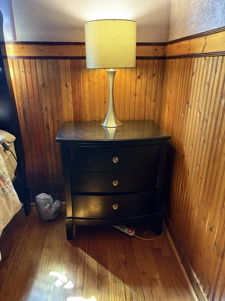 Queen Bedroom 4-Piece Set - Image 4 of 4