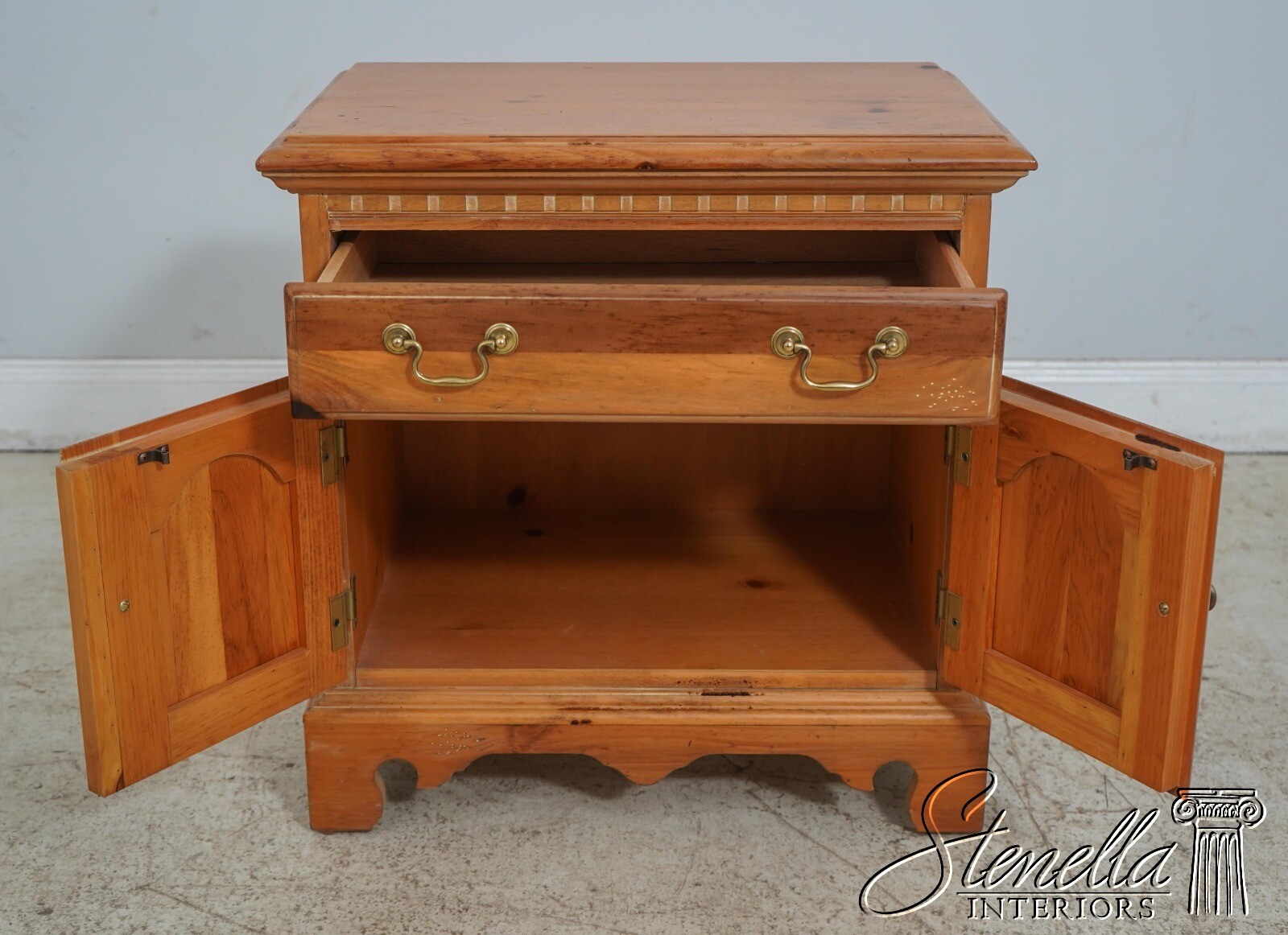 F61495EC Pair THOMASVILLE Country Pine Nightstands eBay