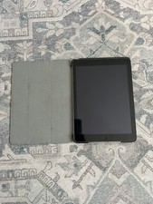 Apple iPad Air A1474  MD785LL/A 9.7" Retina Display 16GB Space Gray Wi-Fi