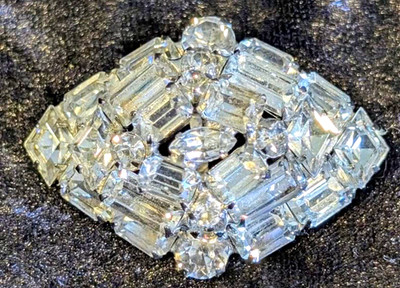 Vintage Absolutely stunning WEISS Clear Rhinestone Brooch Baguette Cut Crystal