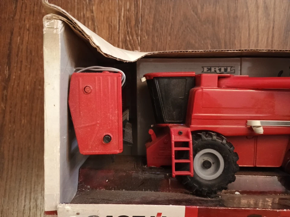 Vtg High Case IH 2188 Axial Flow Combine Grain Head Red farm truck 5" H 11" L - Image 2 of 4