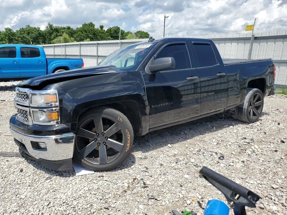 2014-2015 Chevrolet Silverado 1500 Driver Headlight Assembly OEM Used 3707968 - Image 2 of 4