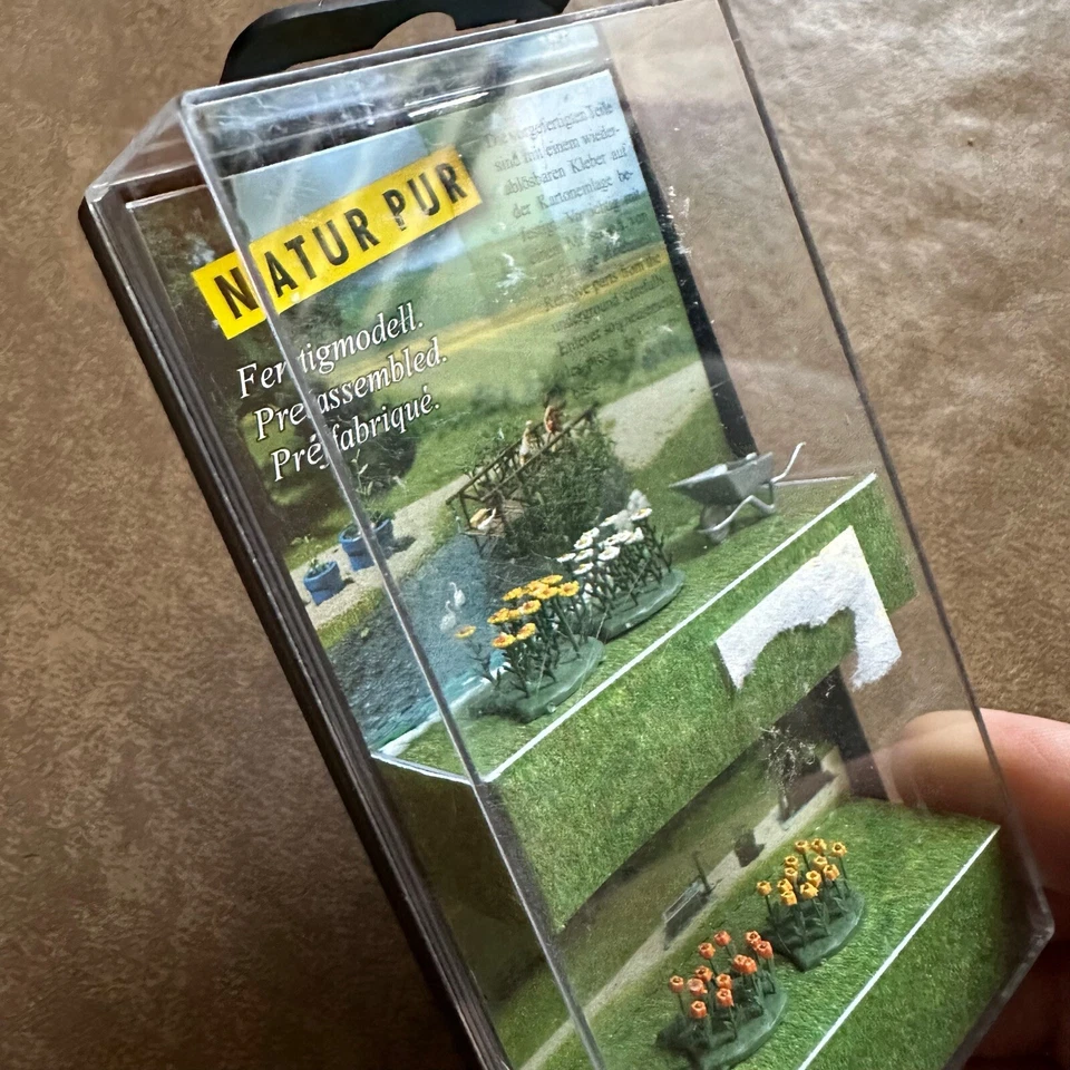 NEW OLD STOCK BOXED BUSCH HO 1231 1:87 TULIPS & DAISIES MADE IN GERMANY - Image 3 of 4