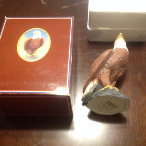 Avon Limited Pride Of America Porcelain Eagle By T. M. O'Brien - 第 1/1 張圖片