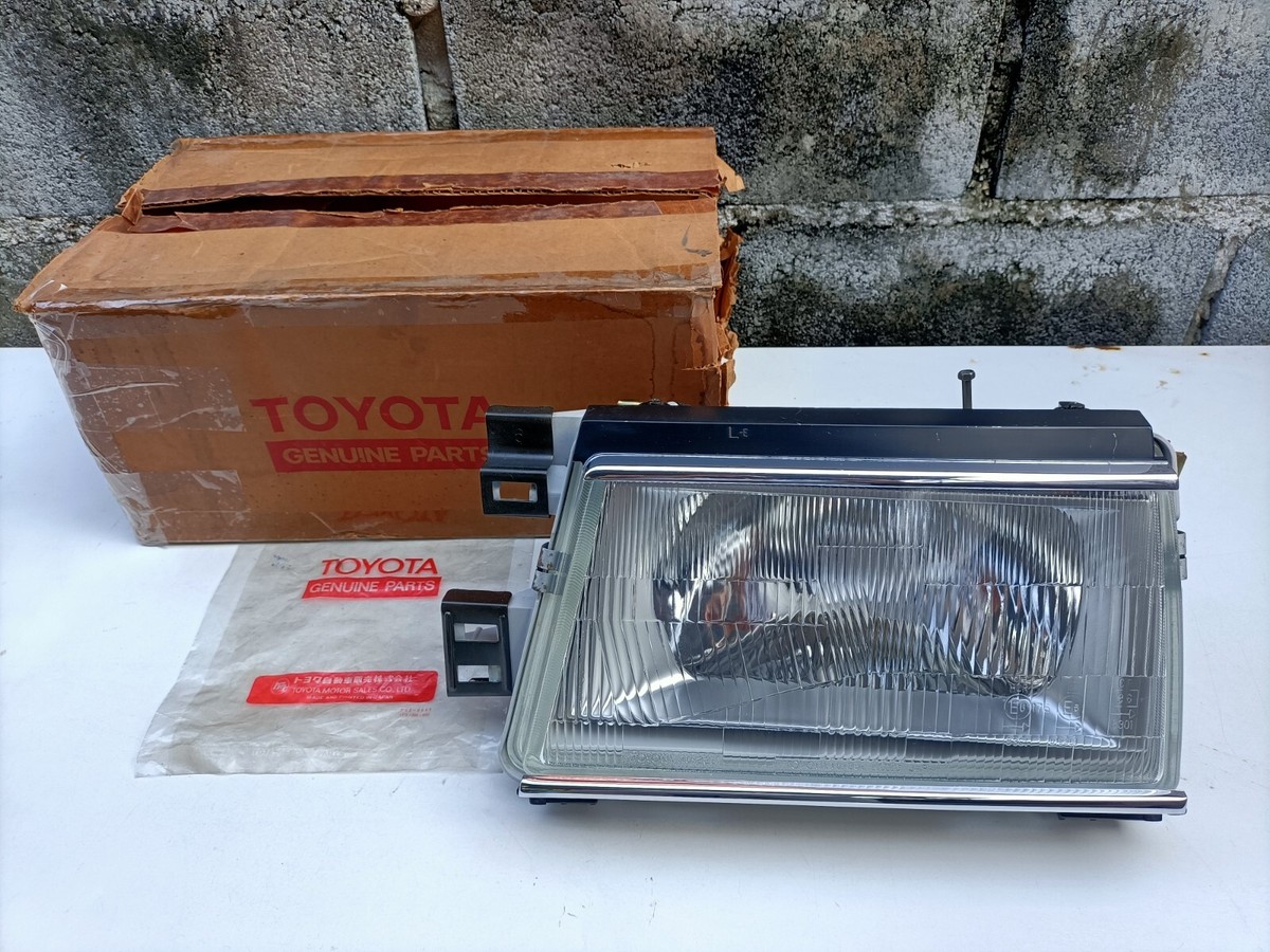 NOS/JAPAN LH HEADLIGHT LAMP For TOYOTA COROLLA KE70 AE71 1983-1984