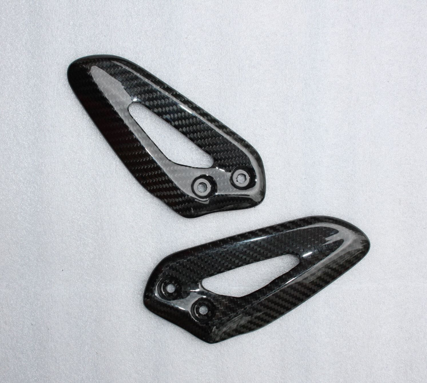 Platines talon carbone Triumph Speed Twin accessoire moto brillant