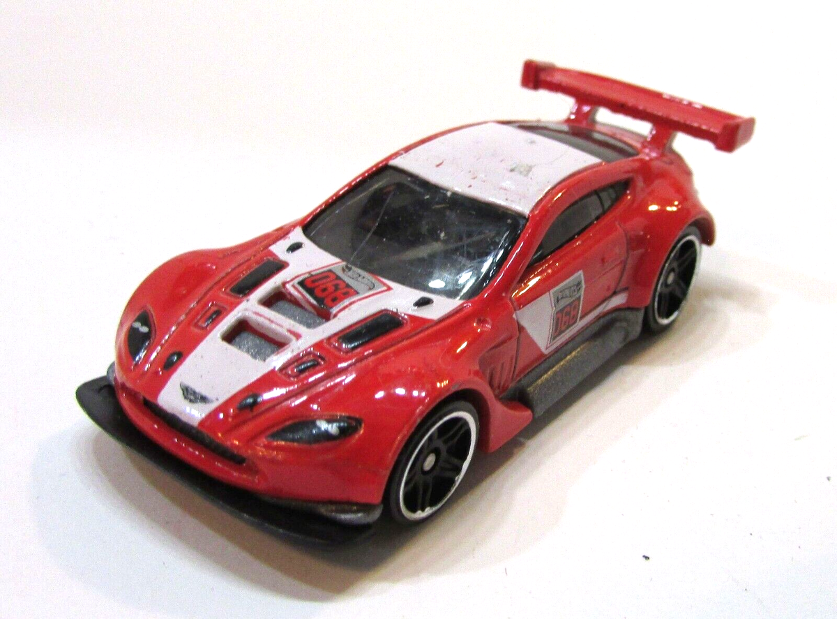 絶版品 Hot Wheels ASTON MARTIN VANTAGE GT3 Amazon.com: Hot Wheels Aston Martin Vantage GT3 : Toys & Games