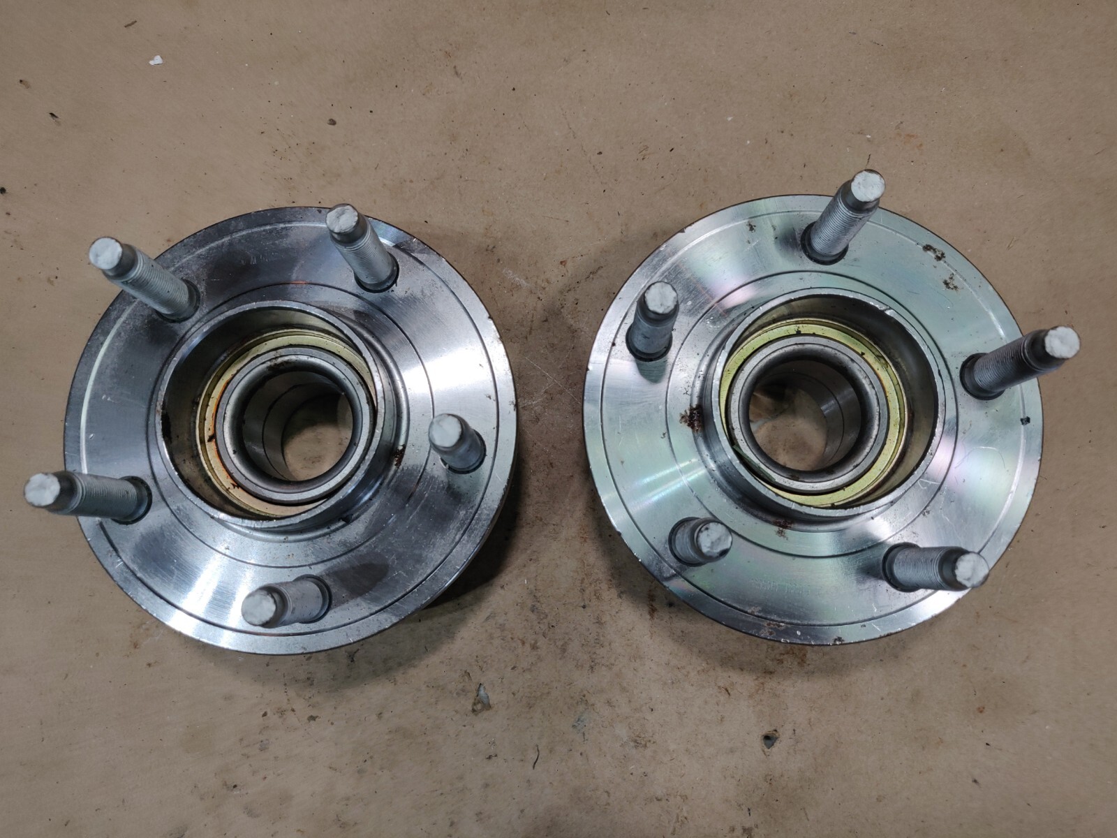 Front Detroit Axle Wheel Hub Assembly Set fits Ford Mustang 20052014