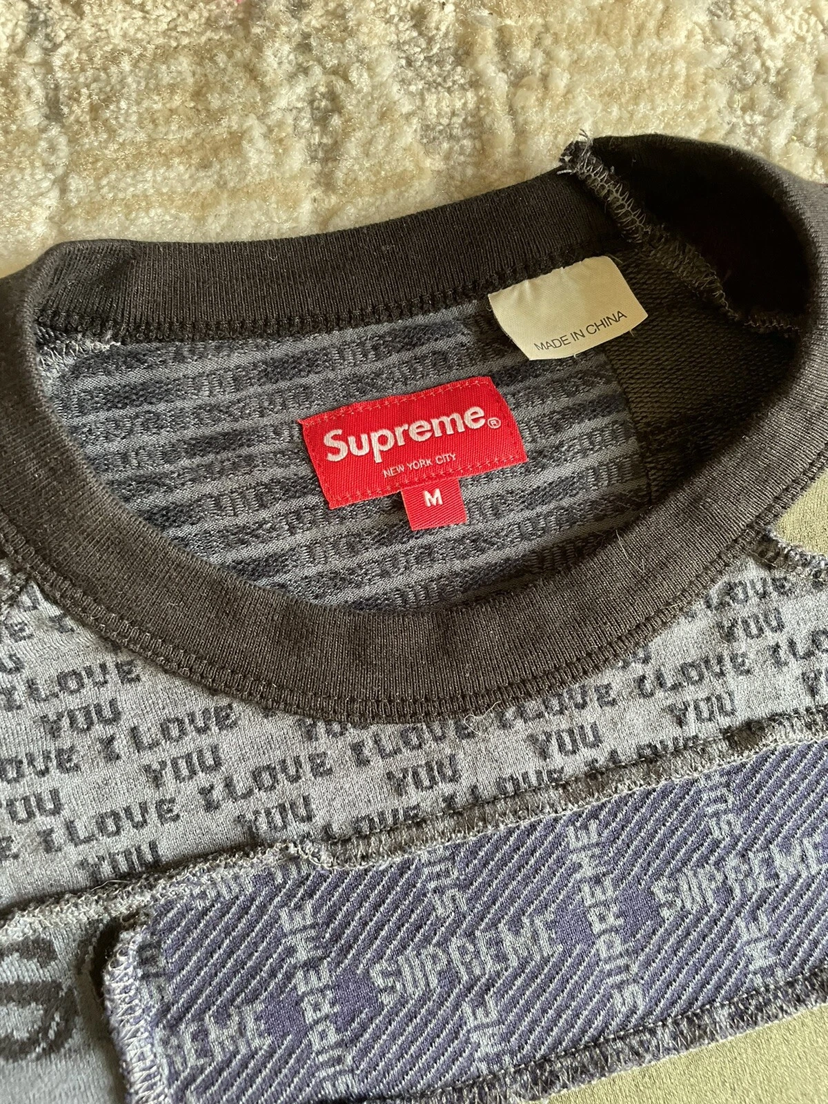 Maglione camicia Supreme Schizo Jacquard patchwork L S scatola logo maglietta SS23 in mano