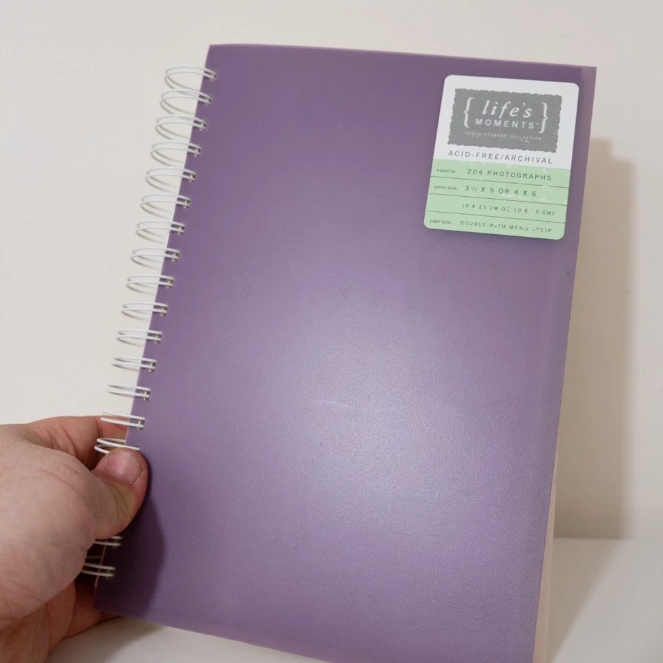 Álbum de almacenamiento encuadernado en espiral Target Life's Moments para 204 fotos 4x6 - púrpura Foto 2 de 4