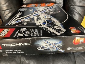 LEGO TECHNIC: Cargo Plane (42025)