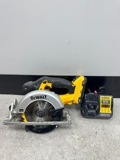 DEAWLT DCS391 CIRCULAR SAW WITH BATTERY AND CHARGER