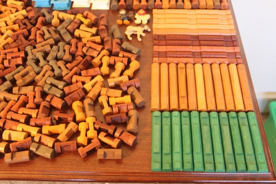 Lincoln Logs HUGE Lot 426 Pieces Vintage Roofs Windows TONS of Different Pieces - Image 2 of 4