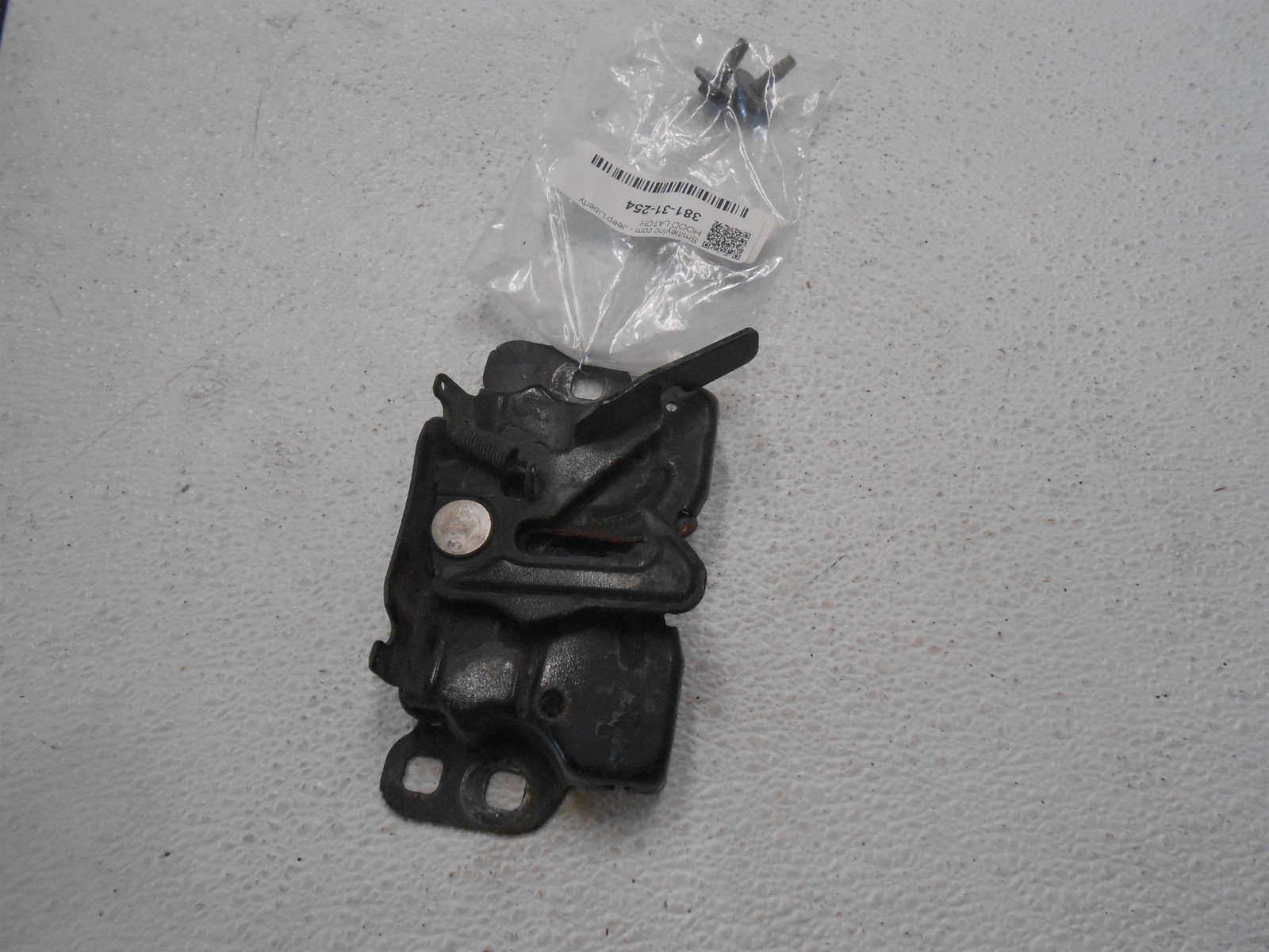 2011 Jeep Liberty HOOD LATCH