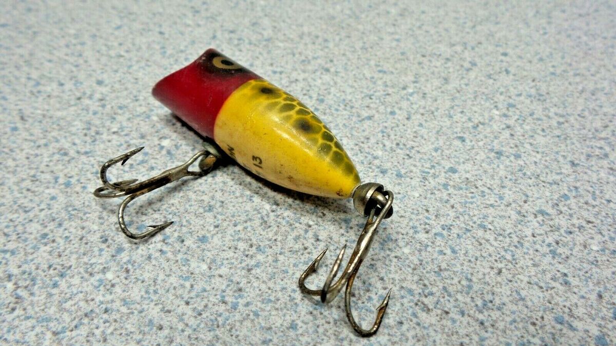 VINTAGE ANTIQUE FISHING LURE GREAT COLORS HEDDON TINY LUCKY VINTAGE ANTIQUE FISHING LURE GREAT COLORS HEDDON TINY LUCKY
