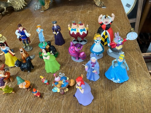 Collection of Walt Disney PVC Figures Snow White, Alice in Wonderland, Sleeping - Picture 6 of 10