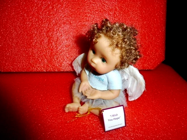 ASHTON DRAKE 4 INCH RESIN ANGEL "I WISH YOU HOPE" WITH HANG TAG - Image 4 of 4