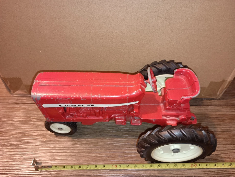 De colección 1:16 Die-Cast Rojo Ertl Cosechadora Internacional Juguete Granja Tractor 8" de Largo Foto 2 de 4