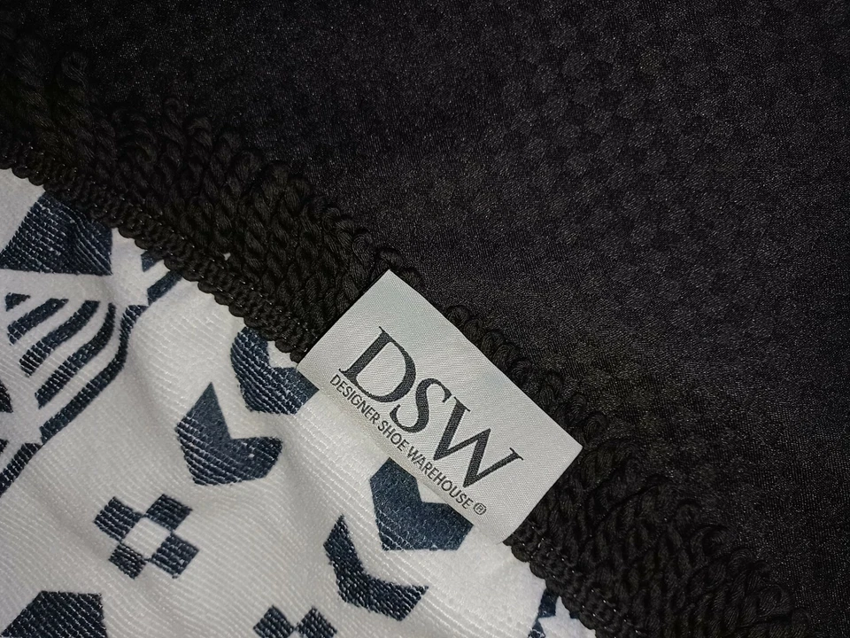 DSW Black White Aztec Print Beach Blanket Table Cover 62" round fringed vtg - Image 4 of 4