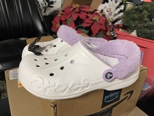 NEW WOMENS SIZE 11  WHITE/LAVENDER BAYA LINED FUZZ STRAP CROCS