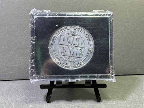 2006 WWE Wrestlemania Hall of Fame Coin Sealed In Case With Stand Bret Hart WWF - Picture 2 of 7