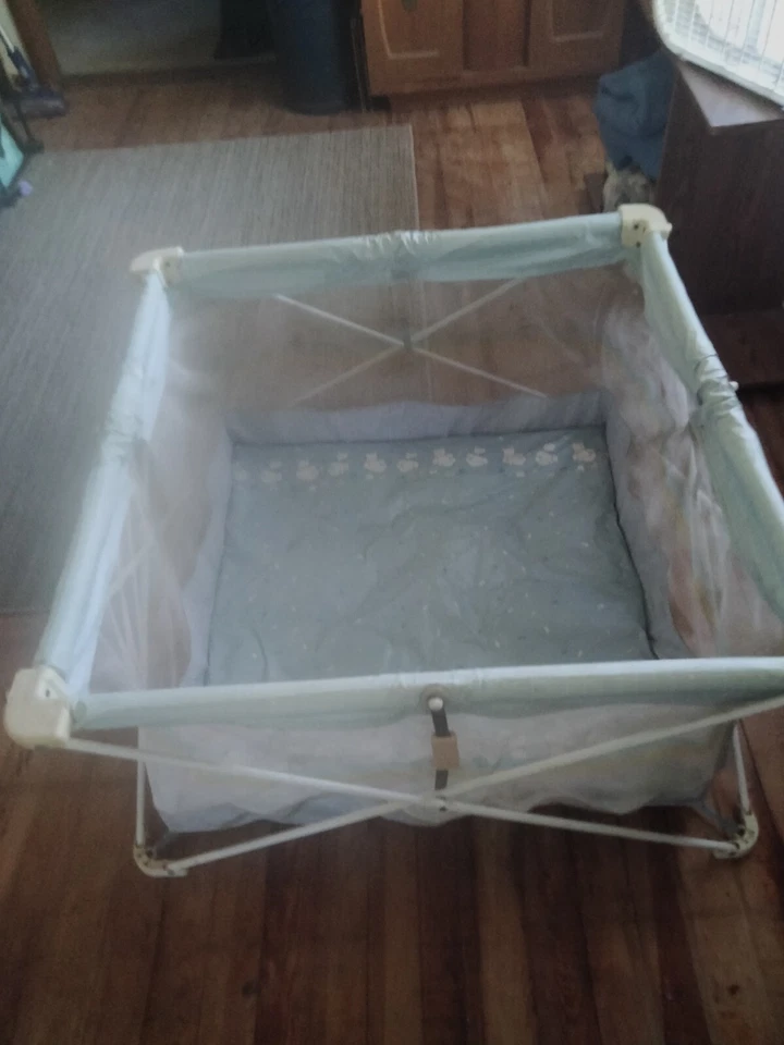 ¿De colección Grande Difícil de Encontrar Evenflo? Portátil Raro Sears Malla Cuadrado Playpen Pac N Play. Foto 3 de 4