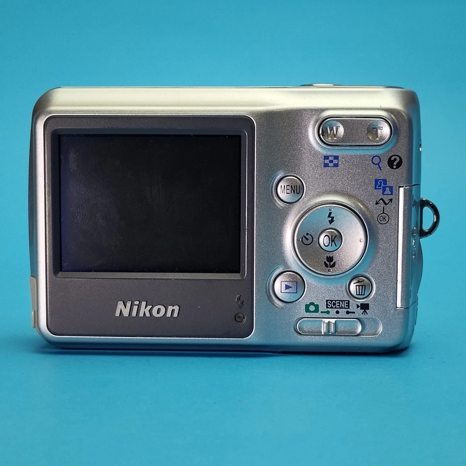 Nikon COOLPIX L3 5.1MP Digital Camera - Silver - Image 3 of 4