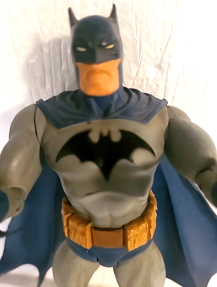 Figura de acción suelta DC Direct HUSH BATMAN serie 1 2004 7" sin plataforma con capa Foto 4 de 4