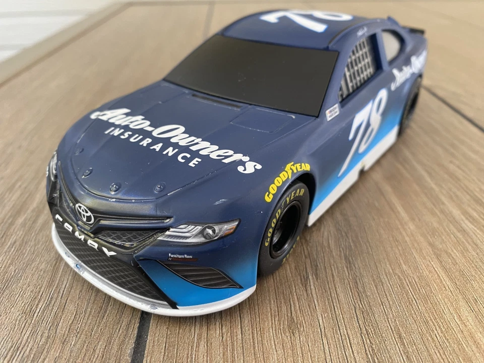 ERTL Racing #78 Martin Truex Автовладелец Toyota Camry 1:24 Литая +БЫСТРАЯ ДОСТАВКА! - Изображение 2 из 4