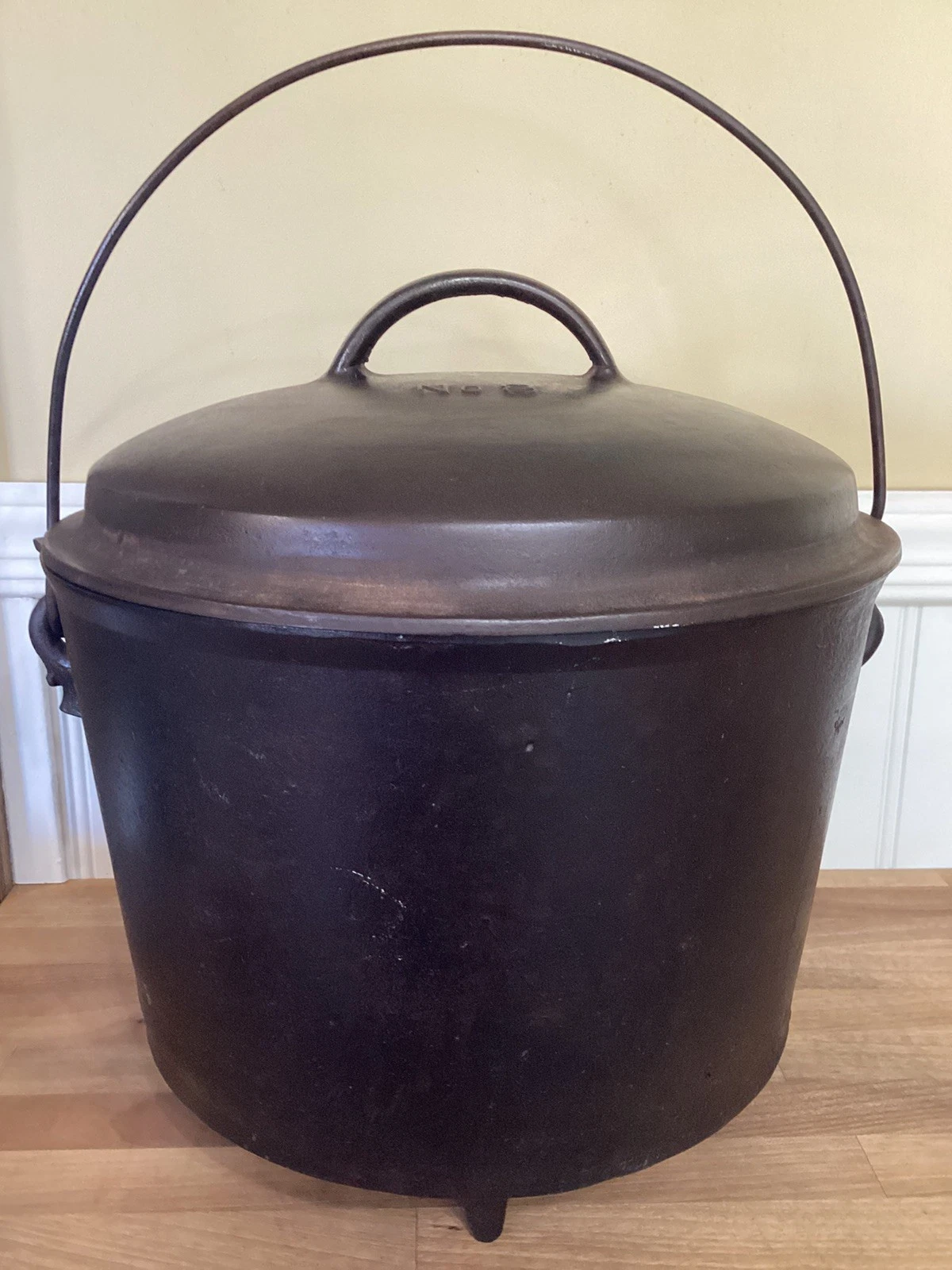 Vintage Wagner Ware Sidney-0-No. 8 Cast Iron Camp Dutch Oven 1920s Starburst Lid
