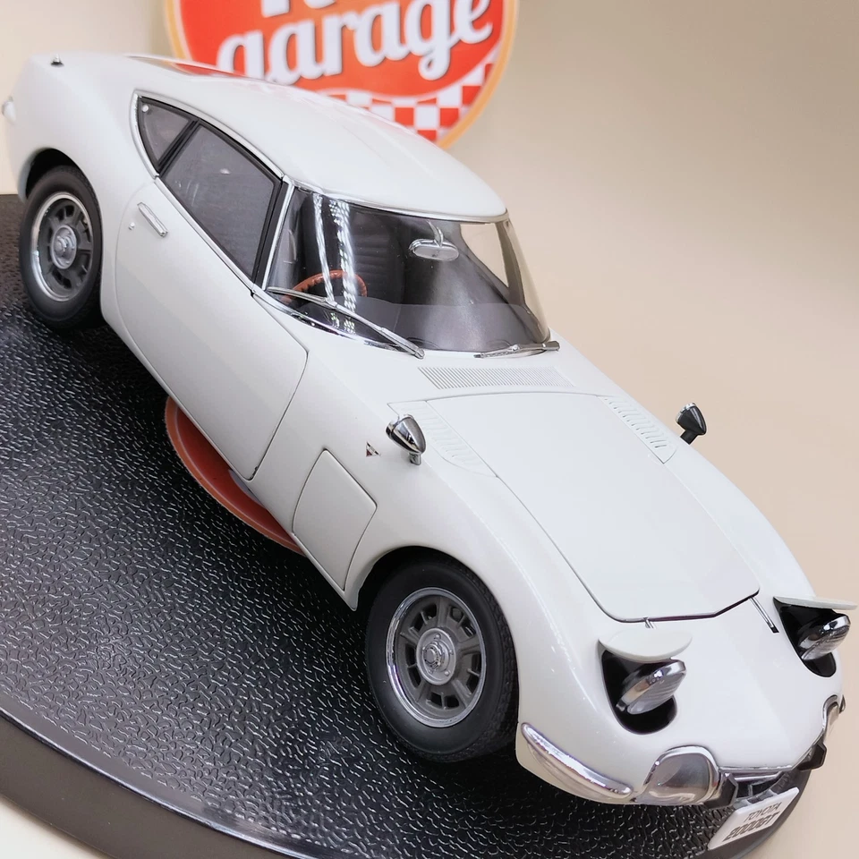 AUTOart 1/18 Toyota 2000 GT 2000GT Coupe White Upgraded 78747 Millennium - Image 3 of 4