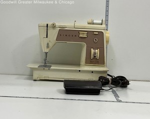 Vintage Singer Sewing Machine w/Pedal TESTED