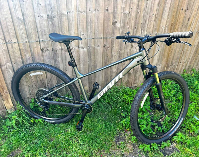 Giant Talon 1 2025 29in Mountain Bike Front Suspension Hydraulic Disc Charcoal L