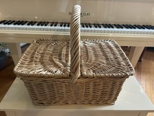 Lg Wicker Picnic Basket 19 1/2 X 17 In