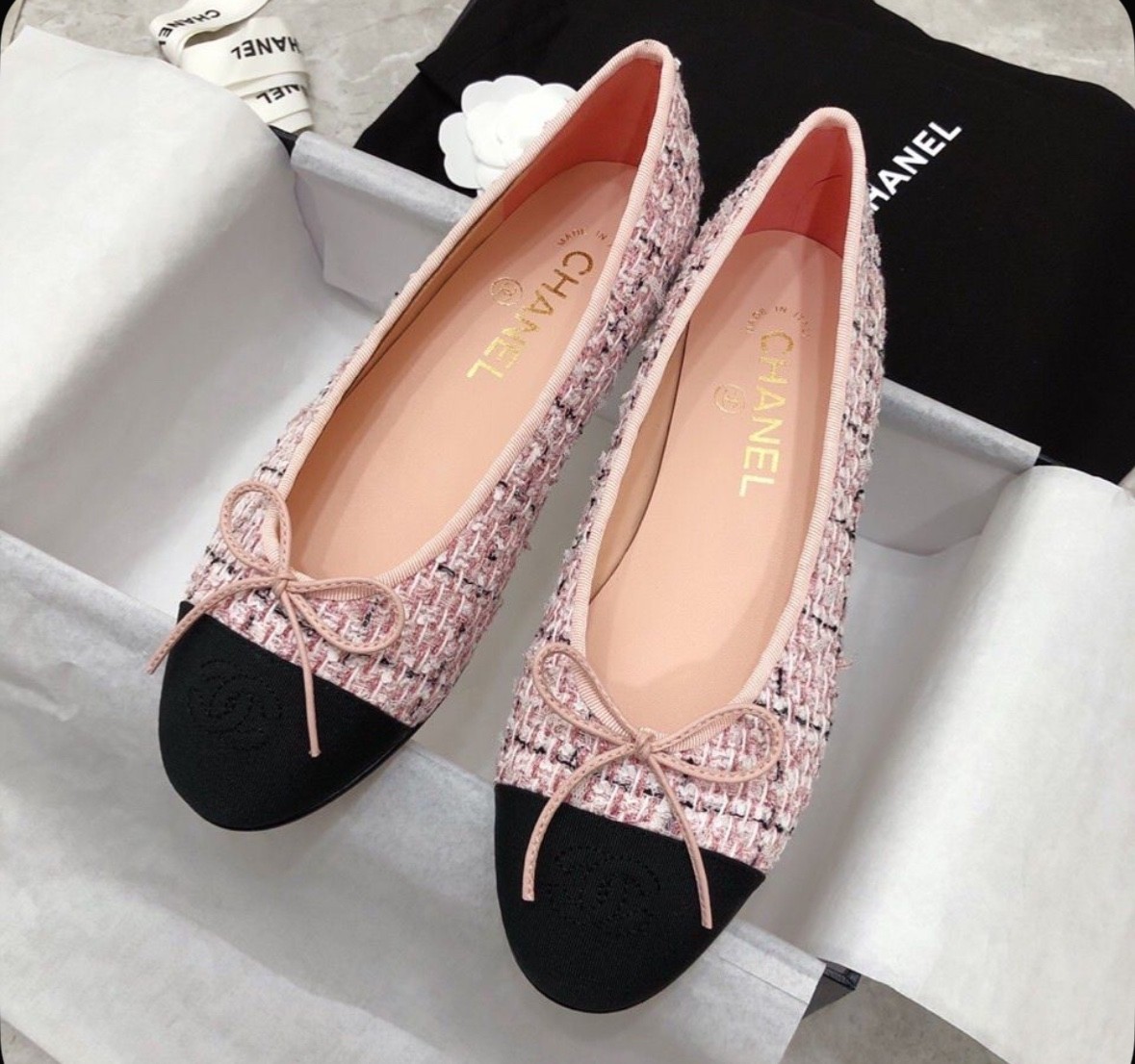 Chanel Black & Pink Ballet Flats EU 39 US 8.5 Slip-On Shoes