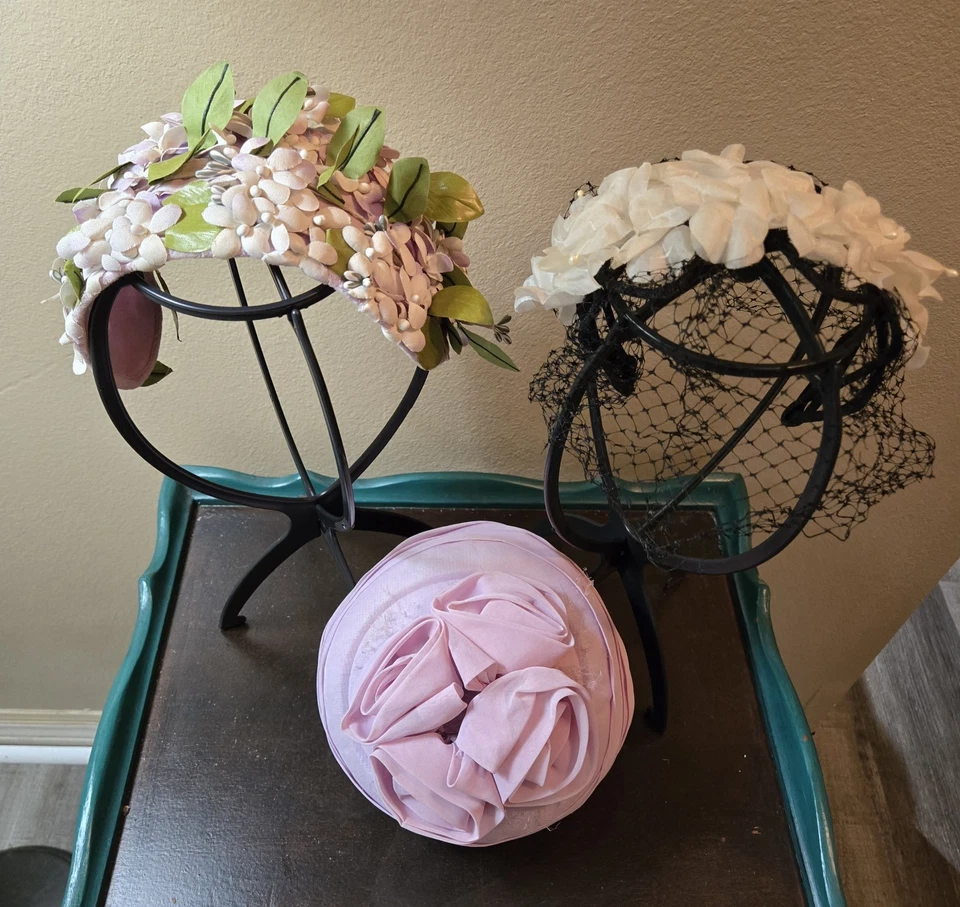 Lote De 3 Sombreros Vintage Para Mujer Años 60 Floral Rosa Fascinador Iglesia Vestir Foto 3 de 4