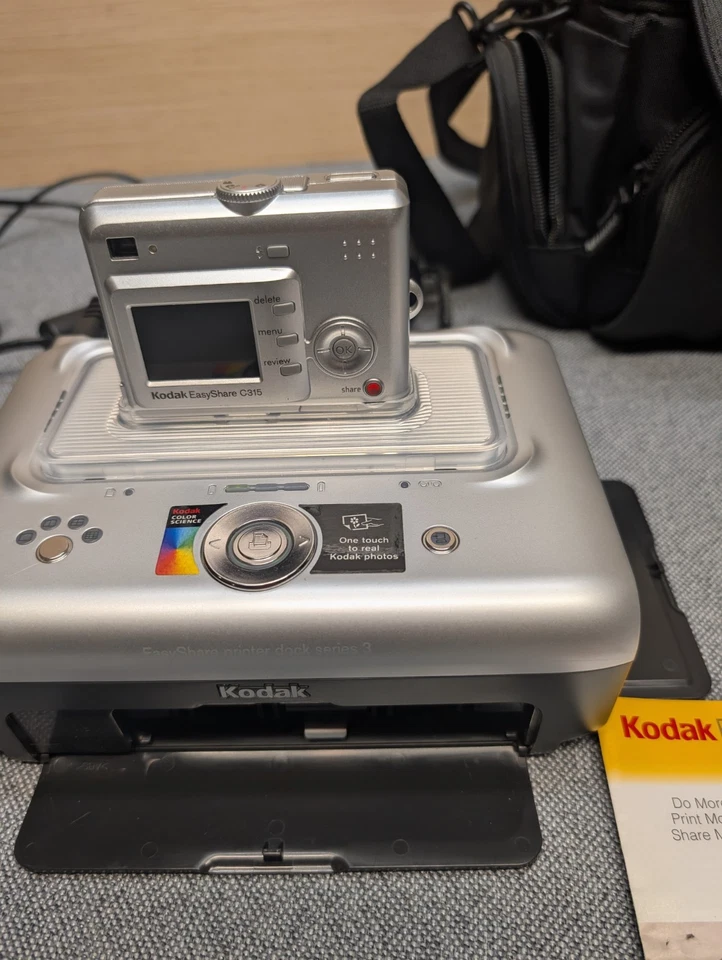 Kodak EasyShare C315 5.0MP Digital Camera w/ Printer Dock Series 3, Case &... - Image 2 of 4