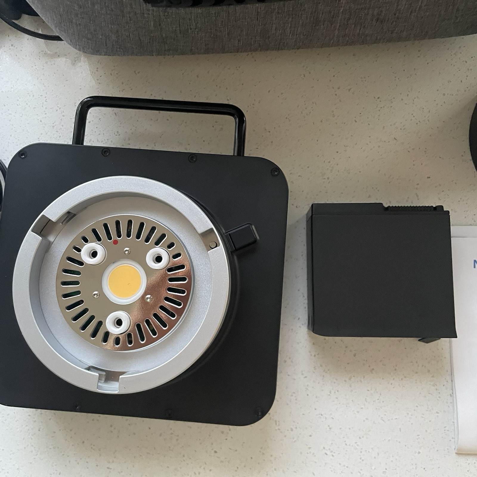 NOT WORKING NEEWER Q4 400Ws 2.4G TTL Flash HSS Strobe Light Monolight With Case