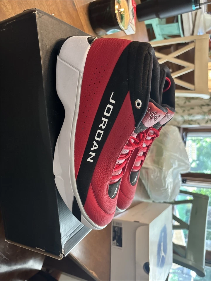 Nike Air Jordan Team Showcase Hombre Talla 10.5 Negro Rojo Blanco CD4150 600 Foto 3 de 4