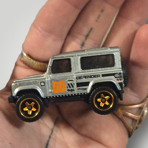 Hot Wheels Land Rover Defender 90 Silver 68 Off Road 4x4 2019 Malaysia Patina
