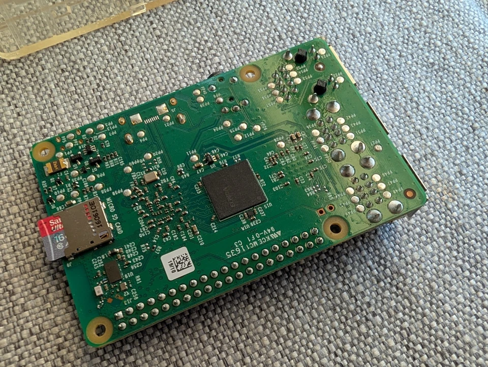 Raspberry Pi 3B CPU Quad Core 1.2GHz 64bit WiFi Bluetooth + caja + MicroSD 16Gb - Imagen 3 de 4