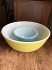 2 Pyrex Primary Mixing Bowls Blue 401 And Yellow 404, Blue One is Very Early!