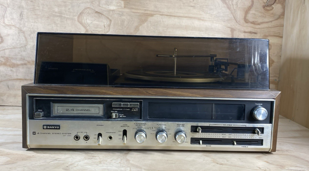 SANYO 4 Ch. Stereo System/8Track/Record Player GXT 4881 / Read
