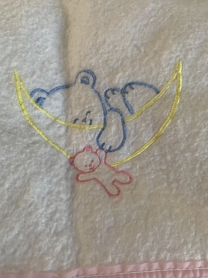 复古亚克力婴儿毯粉色缎面装饰泰迪熊月亮 — 第 2/4 张图片