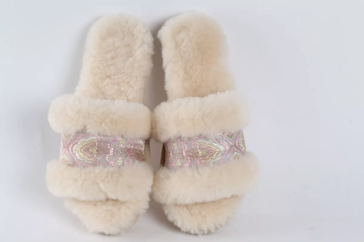 Emu 2025 fuzzy slippers
