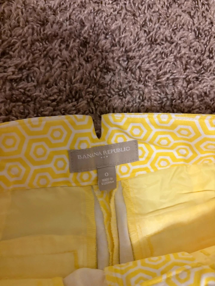 Banana Republic Factory Clean Welt Pocket Shorts 0 Dandelion Yellow Cotton Blend - Image 2 of 3