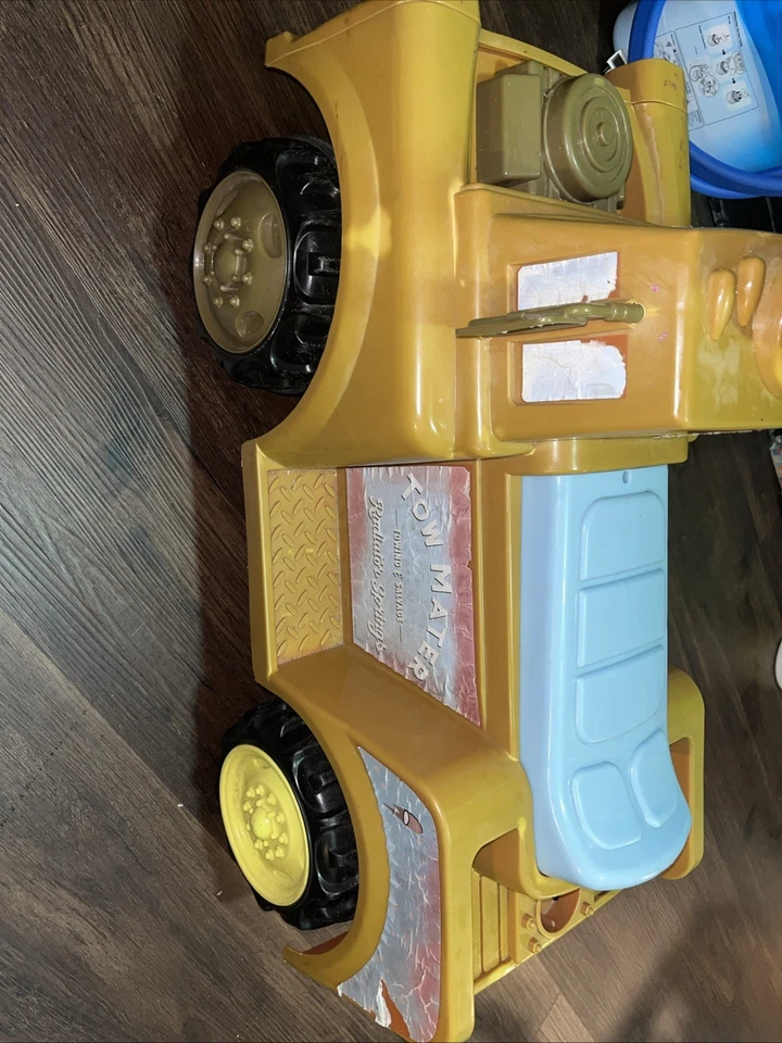 Disney Pixar Cars Tow Mater 6V alimentado por batería paseo encendido leer descripción Foto 3 de 4