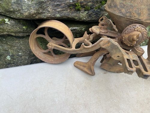 Vintage Iron Age Seeder Combo Culivator Like Planet Jr "working condition" - Picture 10 of 24
